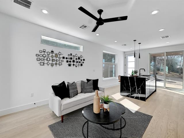 1117 Lawson Ln Unit #2