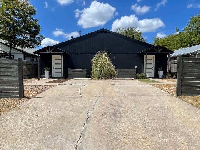 1118 Brookswood Ave