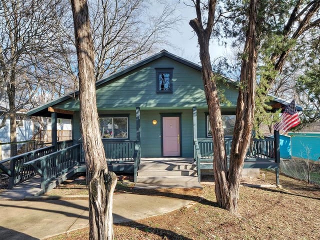 1119 DELANO St