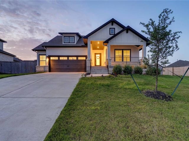 112 Arapaho DR