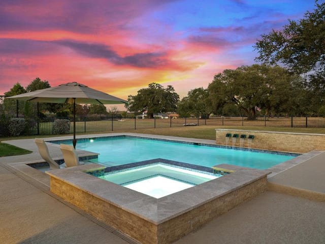 112  Charmstone Ln