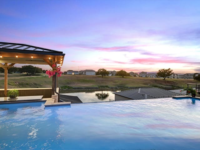 112 CLEARWATER DR