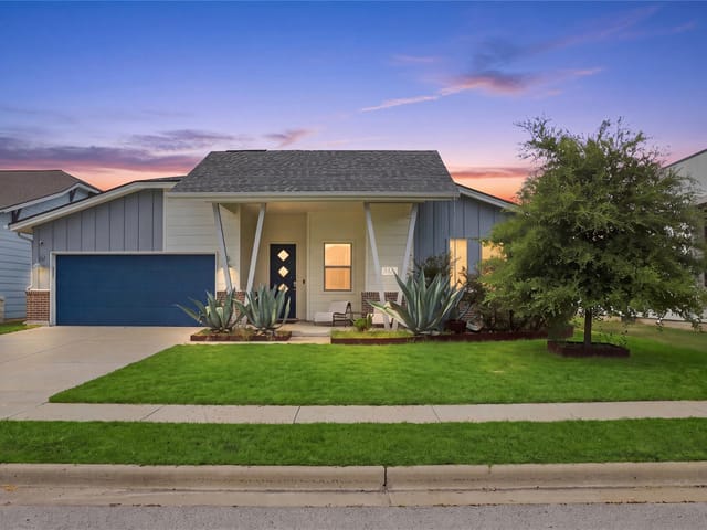 112 Dax DR