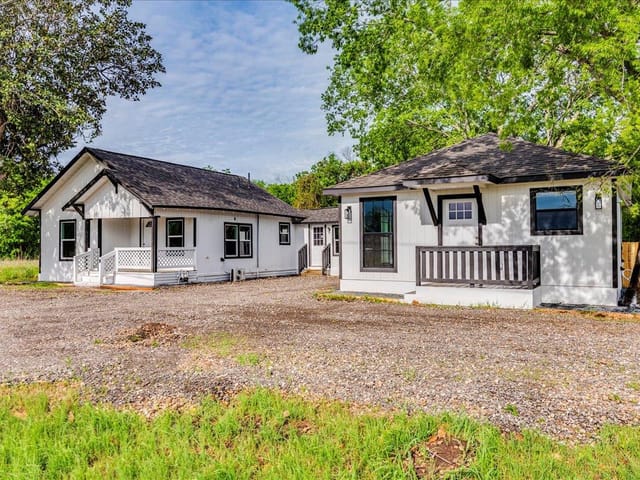 112 Gazley A & B St