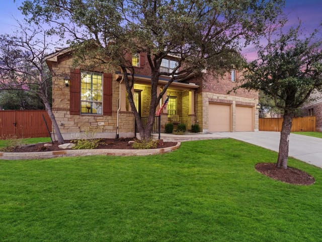 112 Guadalupe River Cv