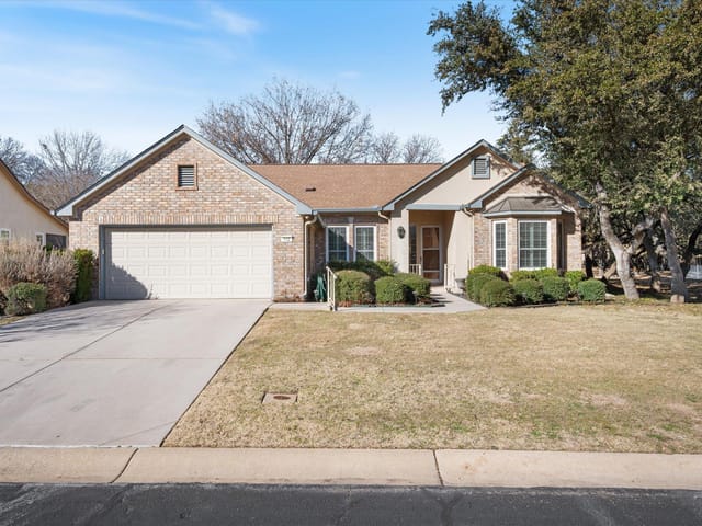112 Lone Star Dr