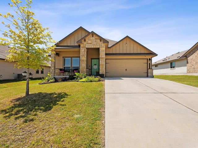 112 Pivot DR