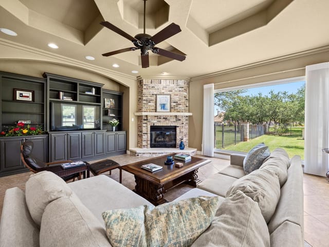 112 Shady Elm