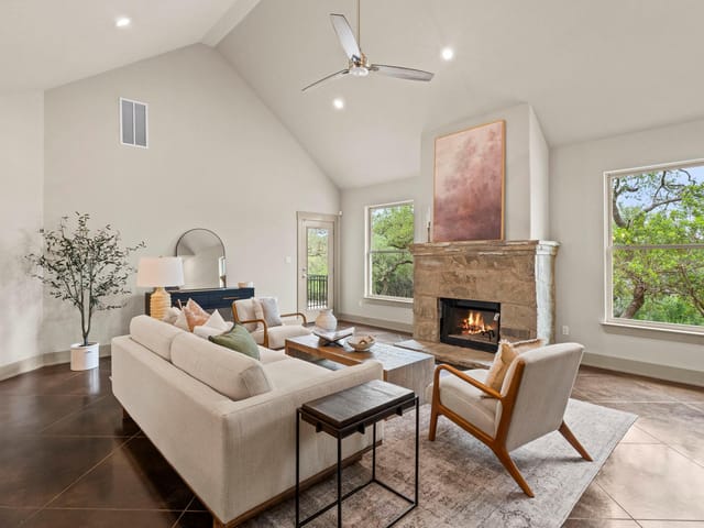 112 Twin Creek CIR