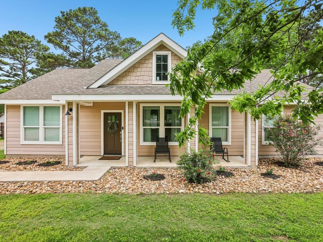 112 Twin Lakes LN