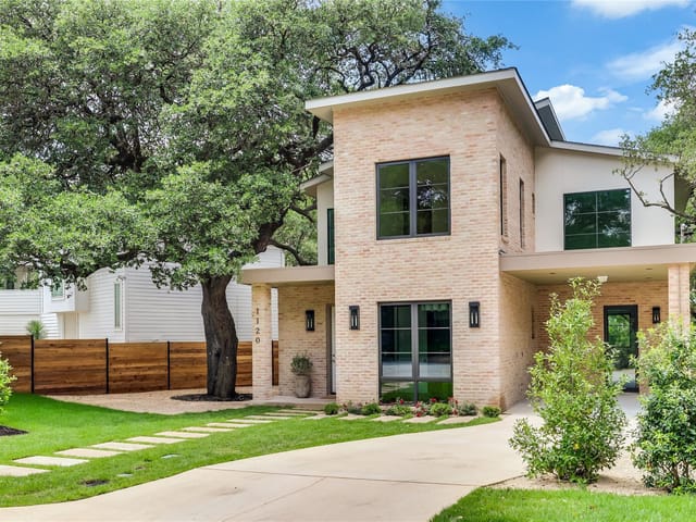 1120 Bluebonnet Ln