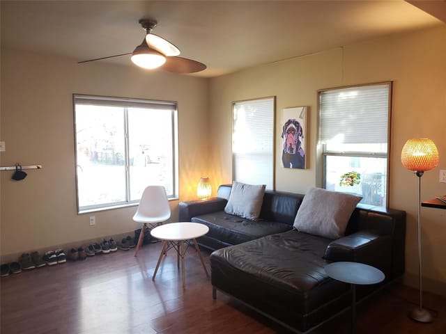 1120 Mark St