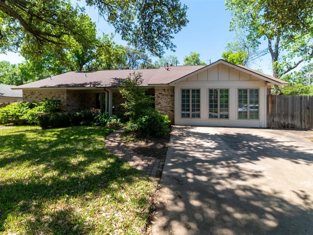 11202 ALHAMBRA Dr