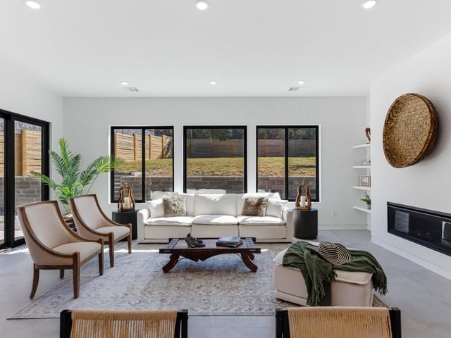 11205 Beach Rd