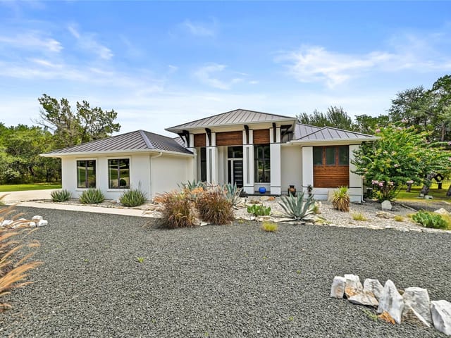 1121 Covered Bridge DR