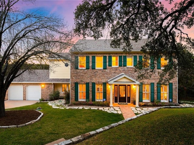 1121 Elder Cir