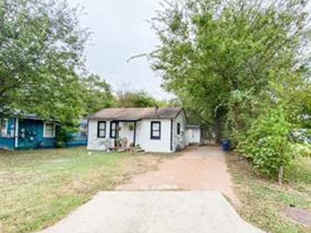 1121 Eleanor St