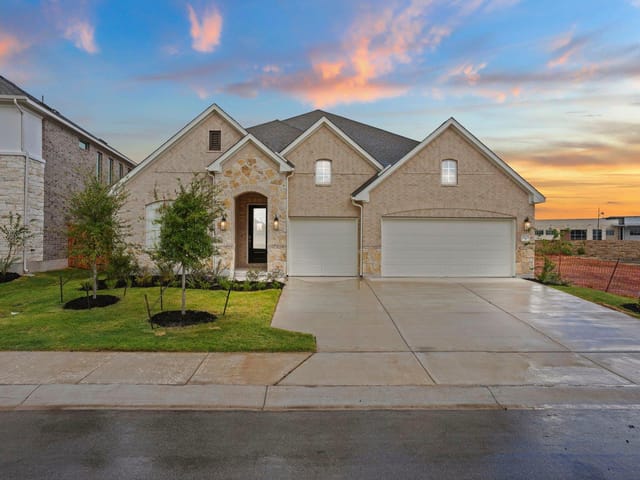 1121 Ellensburg DR