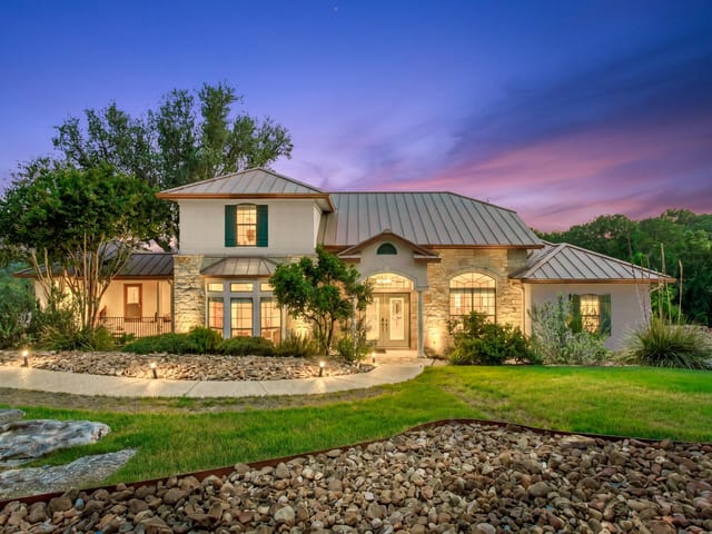 1121 Kings Cove DR
