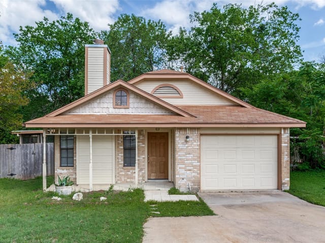 1121 Peggotty Pl