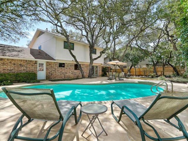 11210 Deadoak Ln