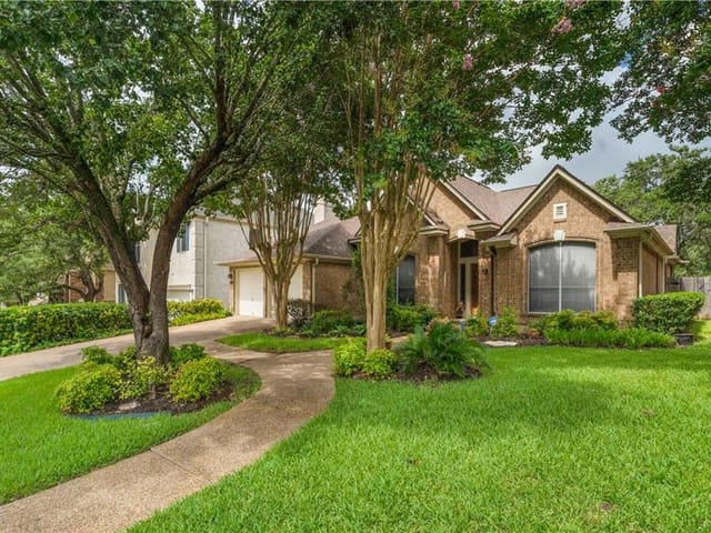 11215 Appletree Ln