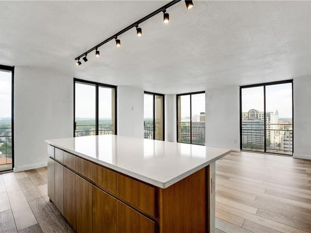 1122 Colorado St Unit #2102