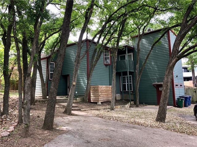 1123 Bluebonnet Ln
