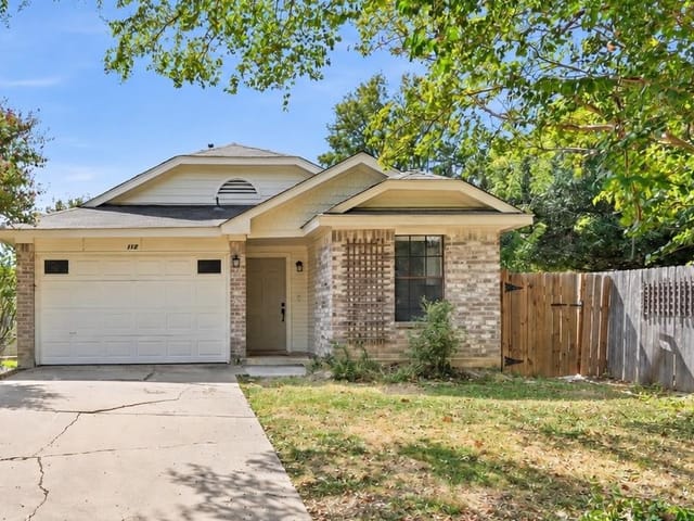 1124 Greenbriar LOOP