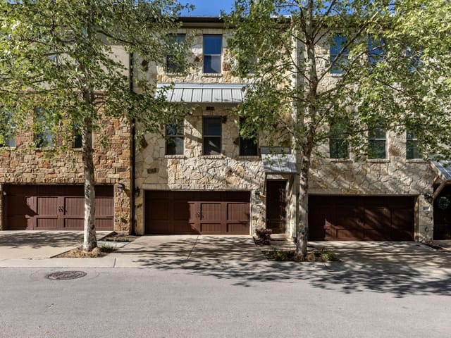 1125 Highknoll Ln