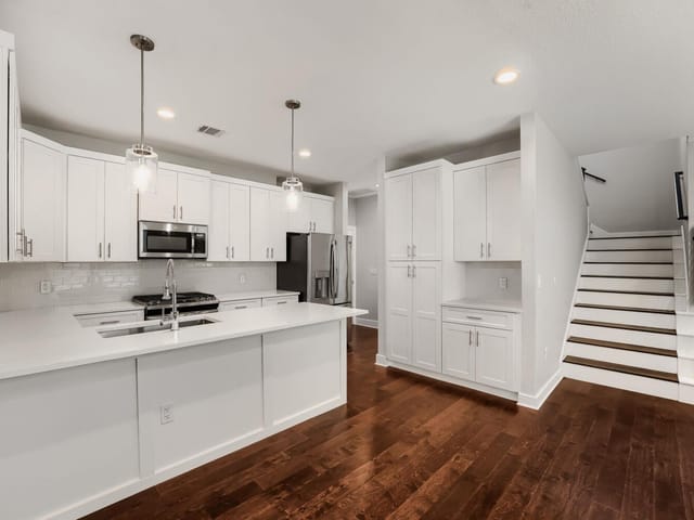 1126 Lott Ave Unit #B
