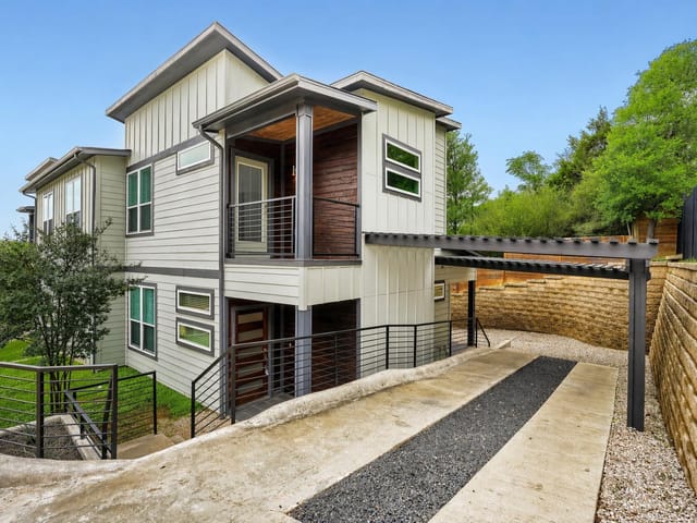1126 Lott Ave Unit #B