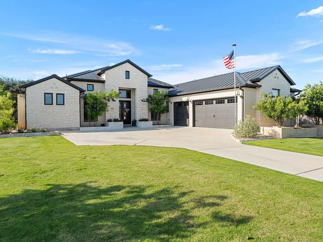 1126 Woodpark LN