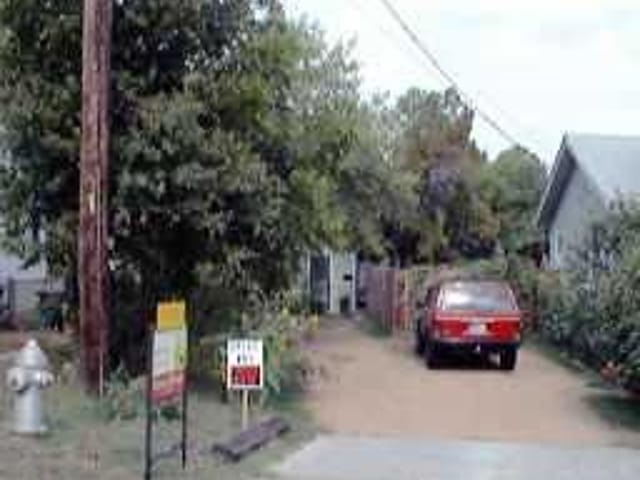 1127 GILLESPIE PL