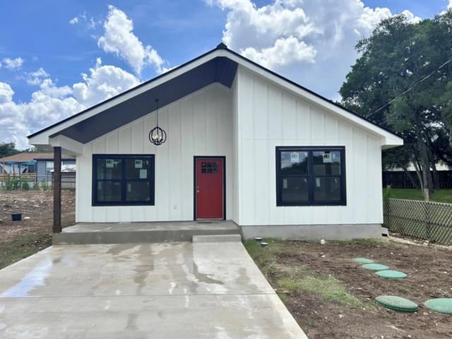 1127 Greenhill DR