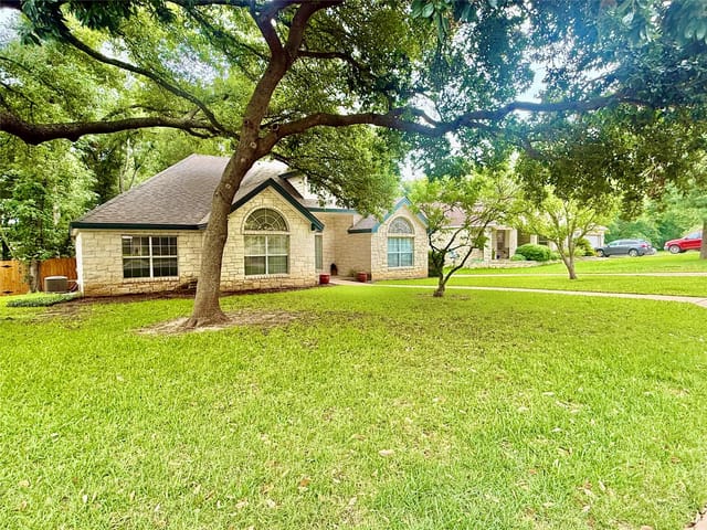 1127 Robin Rd
