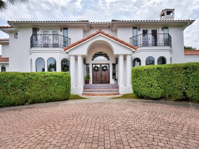 1128 Elder Cir