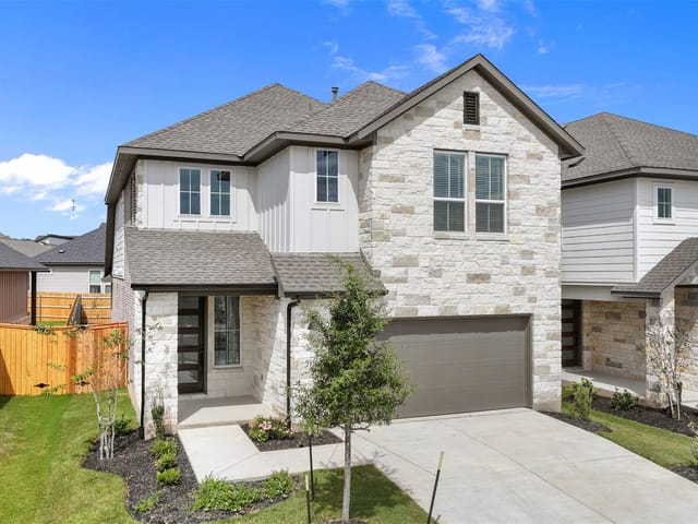 1129 N Roger Hanks PKWY