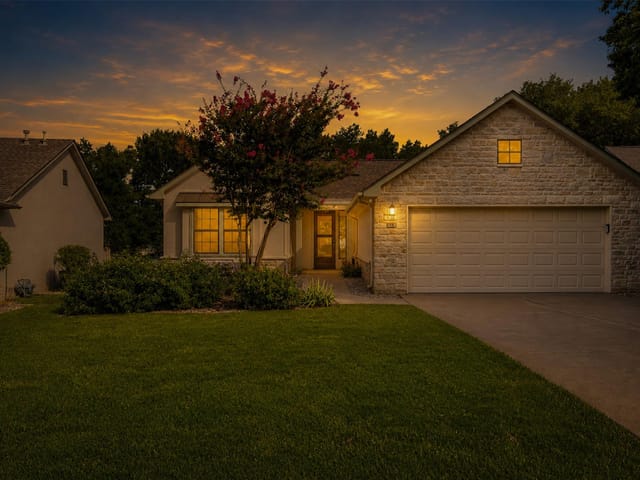 113 Larkspur LN