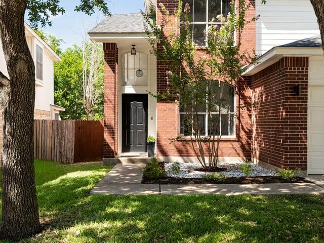 1130 Vincent PL