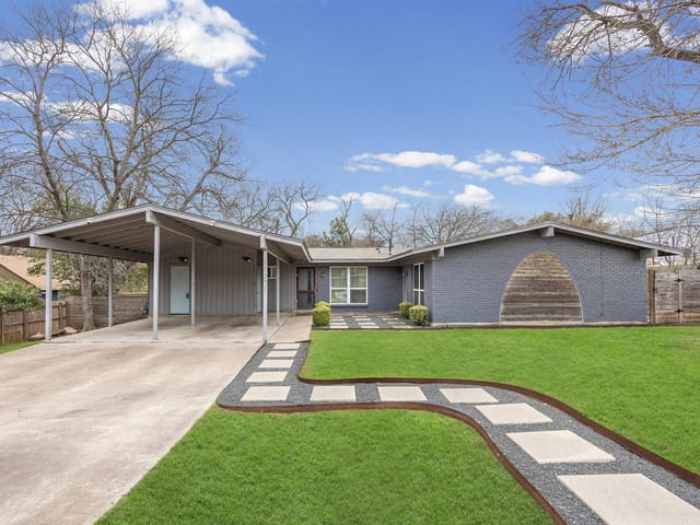11301 Oakwood Dr