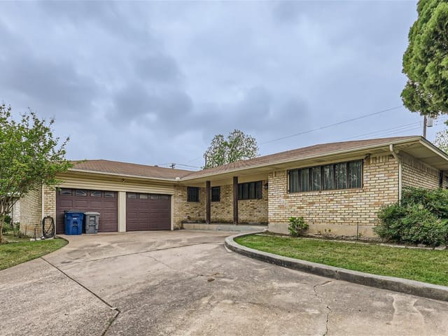 11302 Eubank Dr