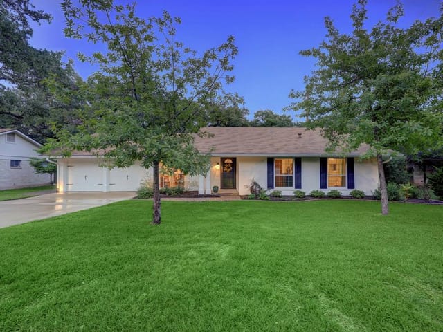 11303 Alhambra Dr