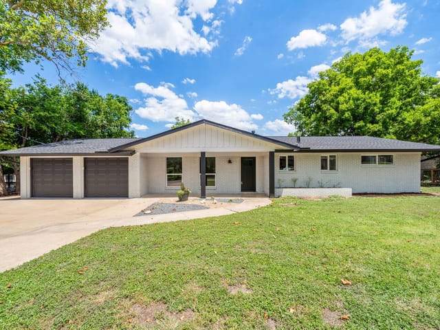 11305 Hunters Ln