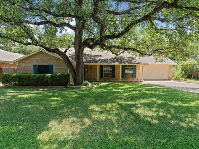 11309 Alhambra Dr