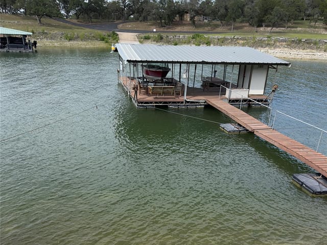 1131 Edgewater DR