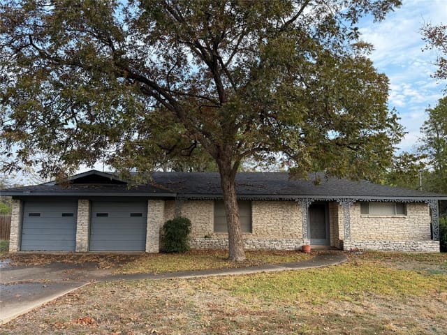 11311 Hunters LN