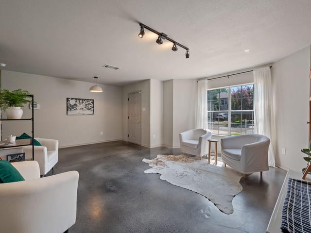 11317 Midbury Ct