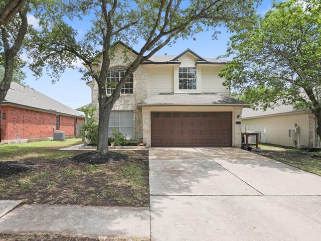 1132 Brecon LN