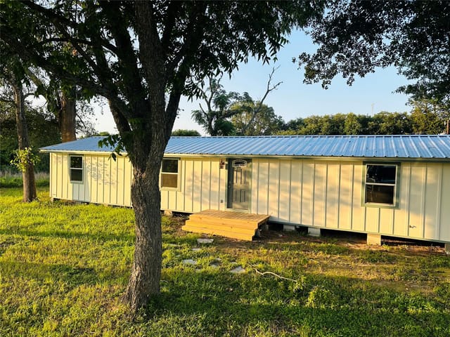 11330  LAKEVIEW Rd  